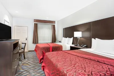 Days Inn & Suites by Wyndham Madisonville فنادق في Madisonville