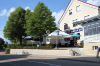 Stempfle's Landgasthaus Zum Kreuz - parking