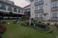 Urbanview Hotel Mon Bel Cibodas by RedDoorz Hotel dekat Puncak Berry Farm