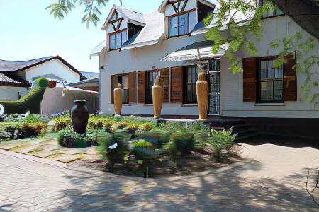 3 Liebeloft Guest House Отели в г. Иденвейл