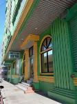 Meaco Royal Hotel- Lucena Отели рядом с достопримечательностью «Лусена Фиш Порт Комплекс»