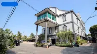 Ghotic Hotel Hotel di Sekejati