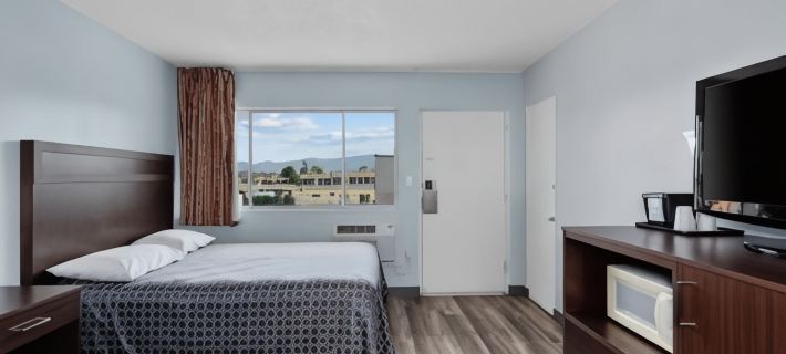 Holiday Lodge Hotels in Wenatchee