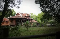 Soriyabori Villas Resort Hotels near Pa Chha Pagoda