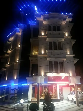 Srivar Hotels Отели рядом с достопримечательностью «Guruvayur temple pond»