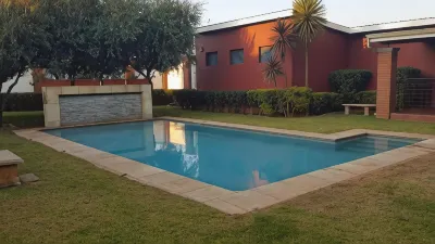 Strelitzia - Modern 2 Bedroom Apartment Hotels near Midrand Muslim Jamaat