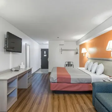 Motel 6 Lawrence, KS