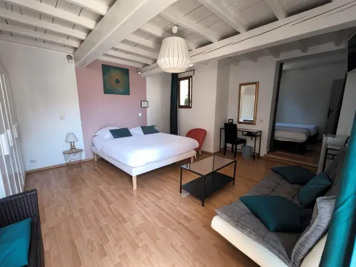 Hôtel le Mas des Amandiers Hotels in Barbentane