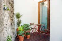 14 Calçada de Santiago Hotels near Casa do Pombo
