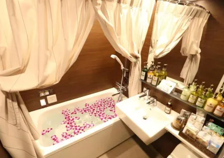 Hotel Petit Bali Higashi-Shinjuku - Adults Only Отели рядом с достопримечательностью «Икебукуро»