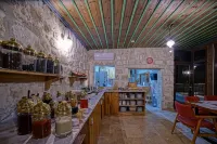 Taru Cave Suites - breakfast