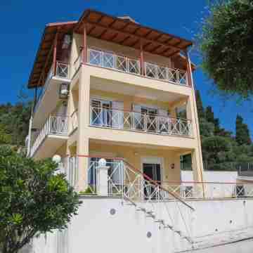 Brentanos Apartments - A - View of Paradise Hotel Exterior