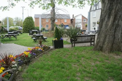 The Crown Pub, Dining & Rooms Hotels in 