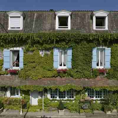 Logis Hostellerie Saint Jacques Hotel Exterior