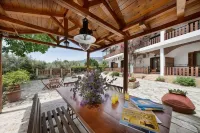 Vergonis Studios Hotels in Milies