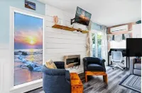 Charming Coastal Cottage Sleeps 4! Swimming, Fishing, Turtle Tours, Golf, Biking