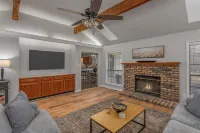 Spacious 3BR Retreat Near Golf Course – Cozy & Convenient Stay in Shreveport!