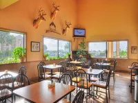 Quality Inn & Suites Victoria South - parking