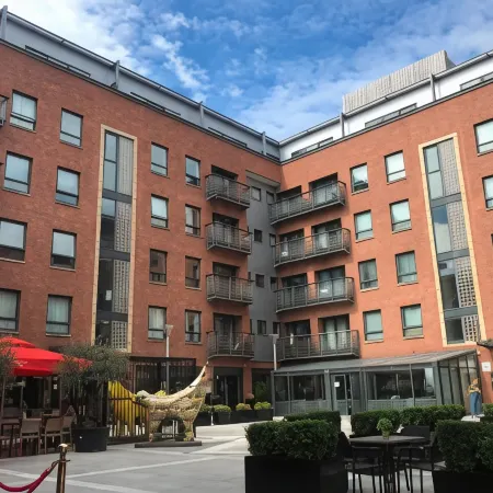 Base Serviced Apartments - Duke Street Отели рядом с достопримечательностью «Арена и конференц-центр ACC Liverpool»
