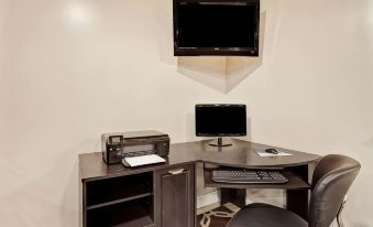 Super 8 by Wyndham Louisville Airport