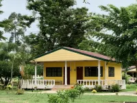 คันทรี เลค เนเจอร์ ลอดจ์ โรงแรมในอำเภอ พยุหะคีรี