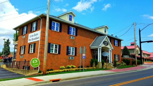 Lodging on the Square