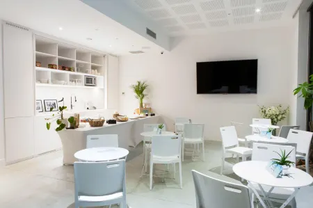 Le B Complexe Hôtel Отели в г. Шазе-д'Азерг