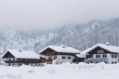 Deva Hotel Kaiserblick Hotels near Weitsee