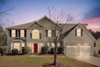 Modern Family Fun Home near Stone Mountain Hotels near Wesley Chapel Crossing