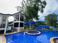 Costa Azalea Crusoe Cabins - Beach