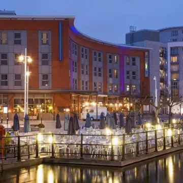 Holiday Inn Express PORTSMOUTH - GUNWHARF QUAYS by IHG Отели рядом с достопримечательностью «Пристань для яхт Хаслар»