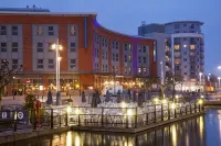 Holiday Inn Express Portsmouth - Gunwharf Quays Hotels in der Nähe von The Guildhall Square Cenotaph