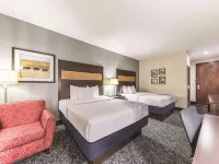 La Quinta Inn & Suites by Wyndham Tulsa - Catoosa Route 66 Hotel di Catoosa