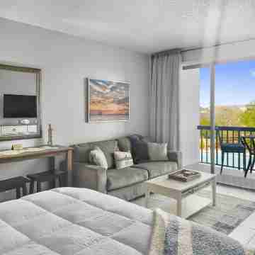 Breathtaking Water Views and Modern Amenities - Serene Waterfront Oasis Rooms