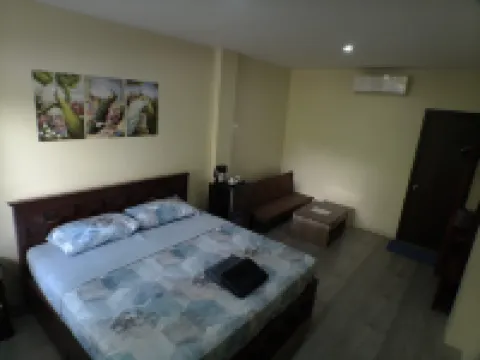 Your Perfect Hideaway, Uncompromised Comfort, and Much More! 聖菲酒店