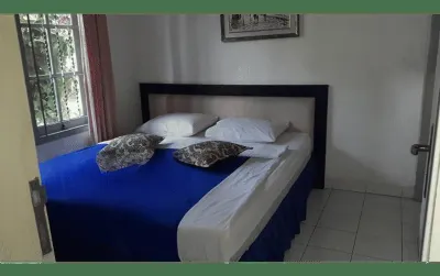 Villa Giri Kembang Hotell i Sukatani