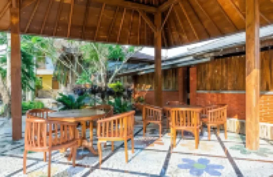 RedDoorz Syariah Near Gor Ken Arok Hotels in Kedungkandang