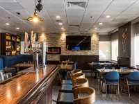 Ottawa Embassy Hotel & Suites Hotels near Lansdowne Park