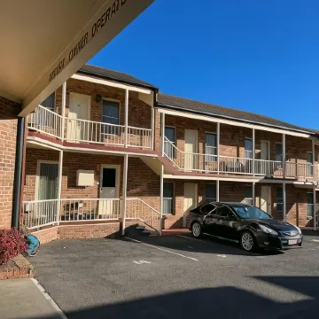 Cedar Lodge Motel
