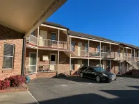 Cedar Lodge Motel Hotels near University of New England
