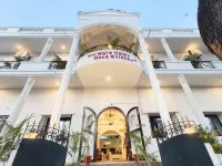 Hare Rama Hare Krishna - Eesha Hotel