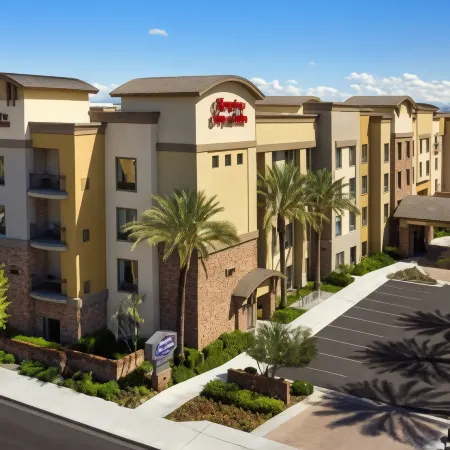 Hampton Inn & Suites by Hilton Phoenix Tempe Отели рядом с достопримечательностью «Адельфи Коммонс»