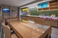 Home2 Suites by Hilton Wayne - breakfast
