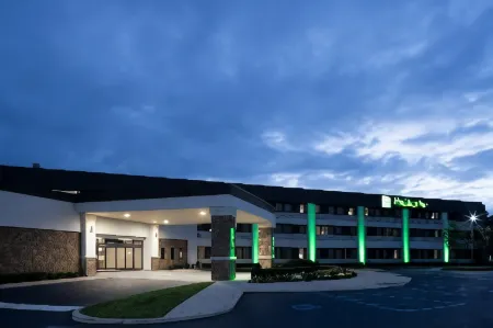 Holiday Inn Long Island - Islip Arpt East Отели в г. Холбрук