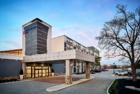 Candlewood Suites Burlington Conference Centre Отели рядом с достопримечательностью «Королевский ботанический сад»