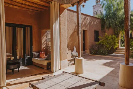 Tagadert Lodge Отели в г. Умнас