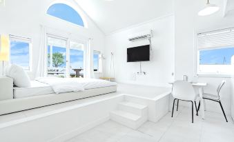 Taean (Anmyeondo) the Sea Where the Moon Stays Pension