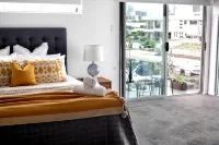 Luxico Majestic Palms (Heated Pool) Hotels in Broadbeach Waters
