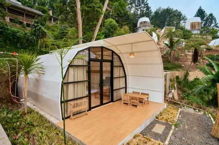 Luxcamp Bukit Damar - Puncak by Horison