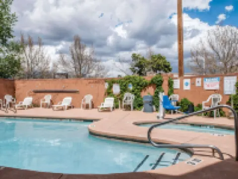 Econo Lodge Inn & Suites Hotels in Santa Fe